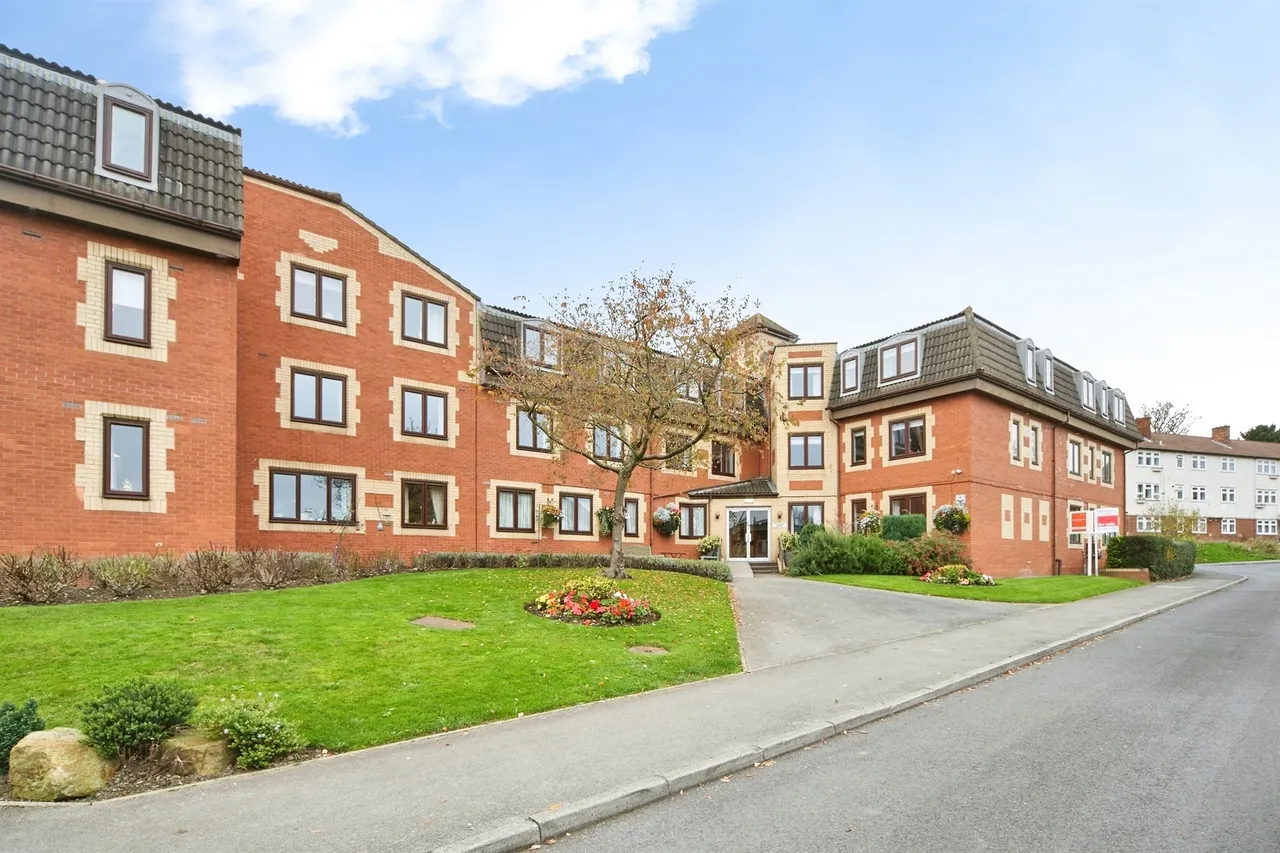 1 bed flat for sale — Regent Crescent, Horsforth, Leeds