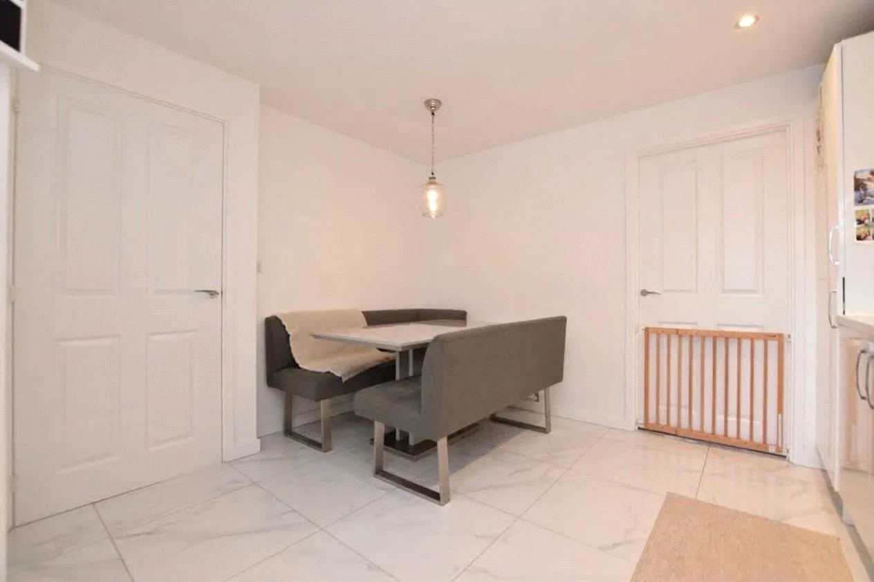 Calla Grove, Seacroft, LS14, photo 8