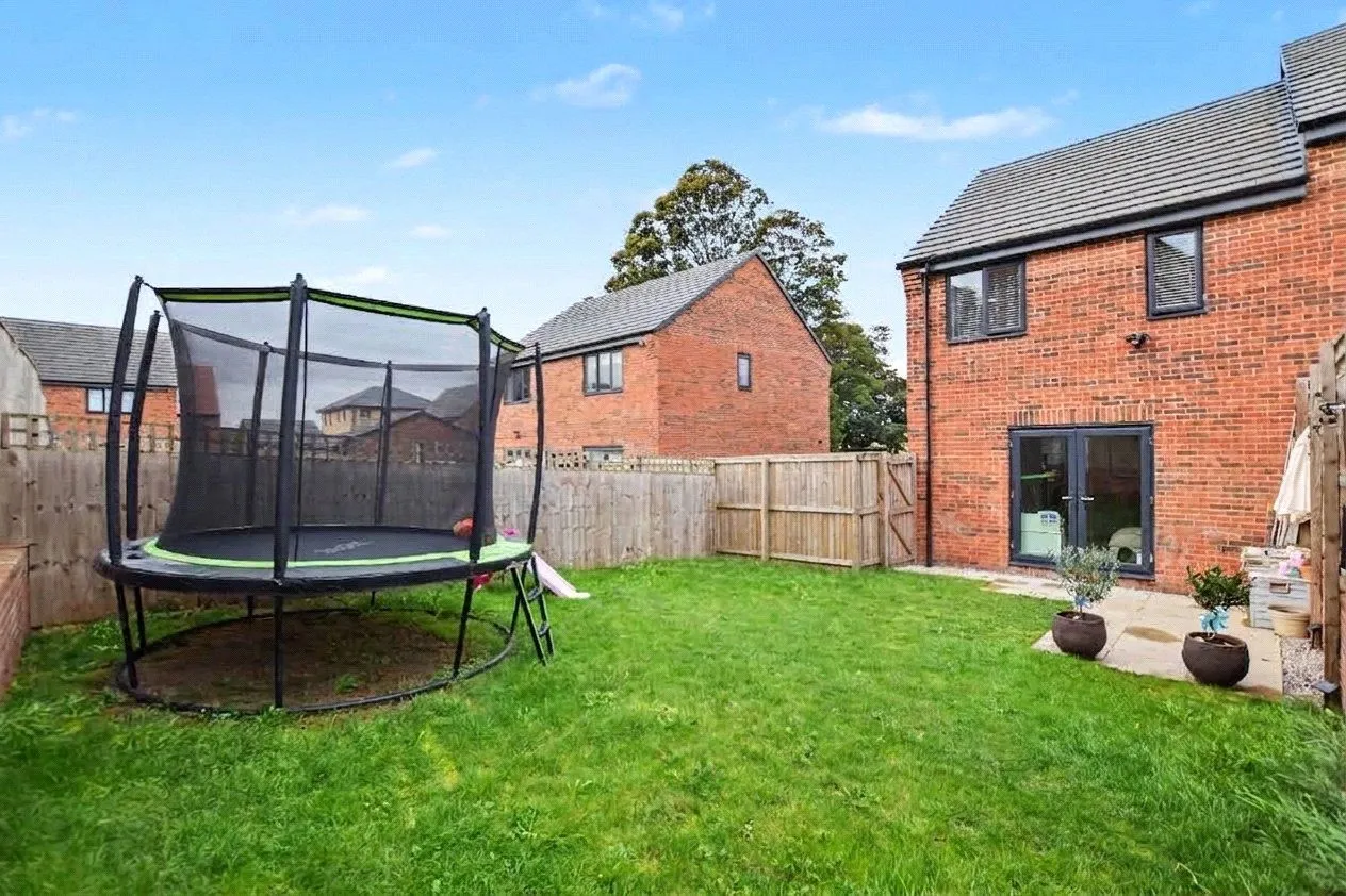 Calla Grove, Seacroft, LS14, photo 5