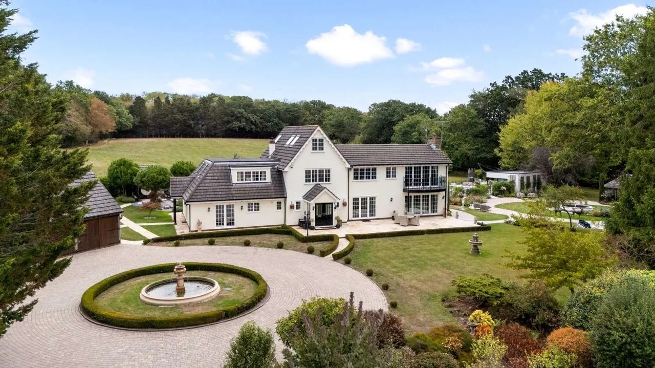 6 bed house for sale — Clearwater Lane, Haywards Heath, West Sussex, RH16 4RX