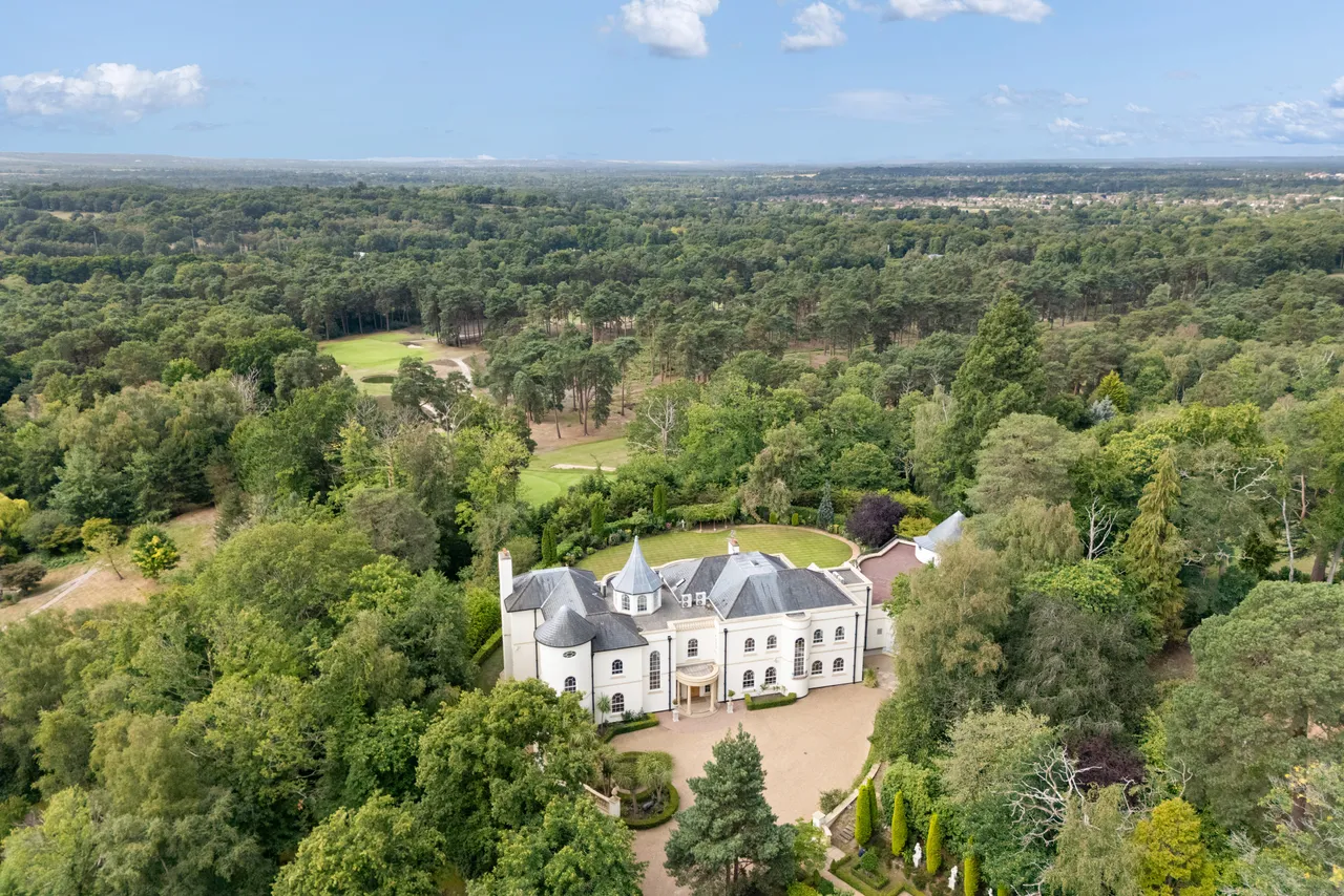 8 bed house for sale — Hartlands, St George's Hill, Weybridge, Surrey