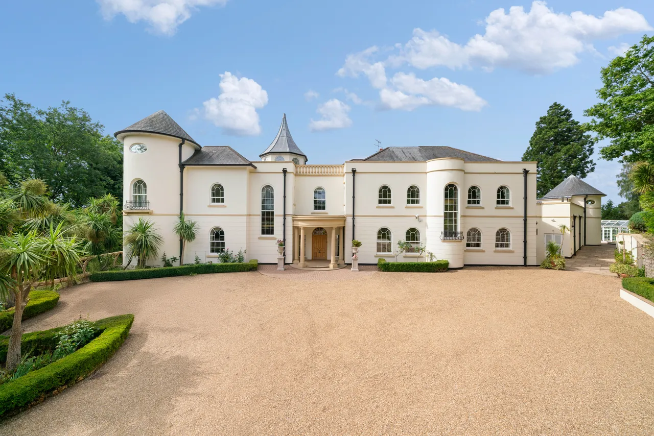 Hartlands, St George's Hill, Weybridge, Surrey, photo 4