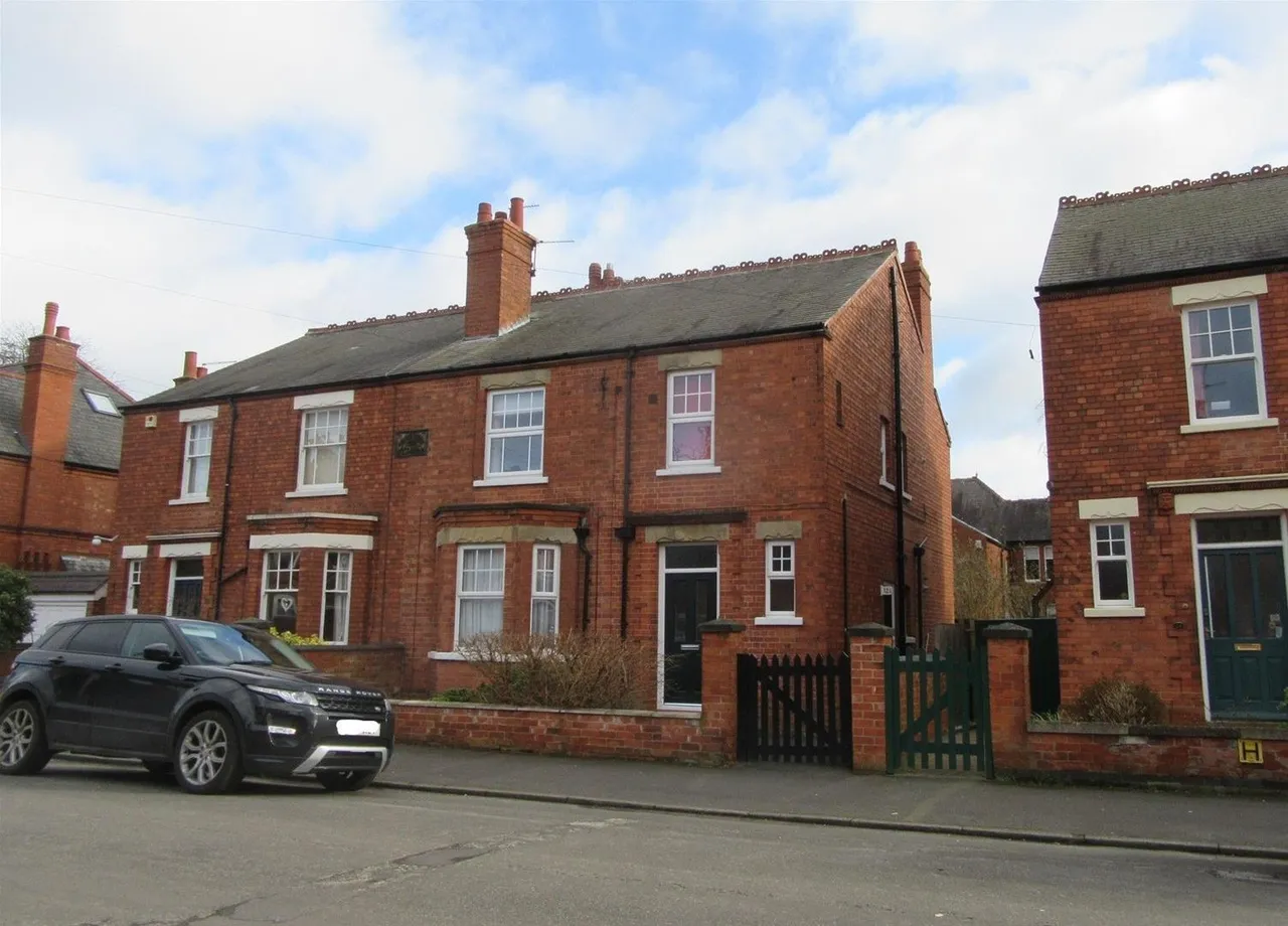 2 bed flat to rent — Winchilsea Avenue, Newark
