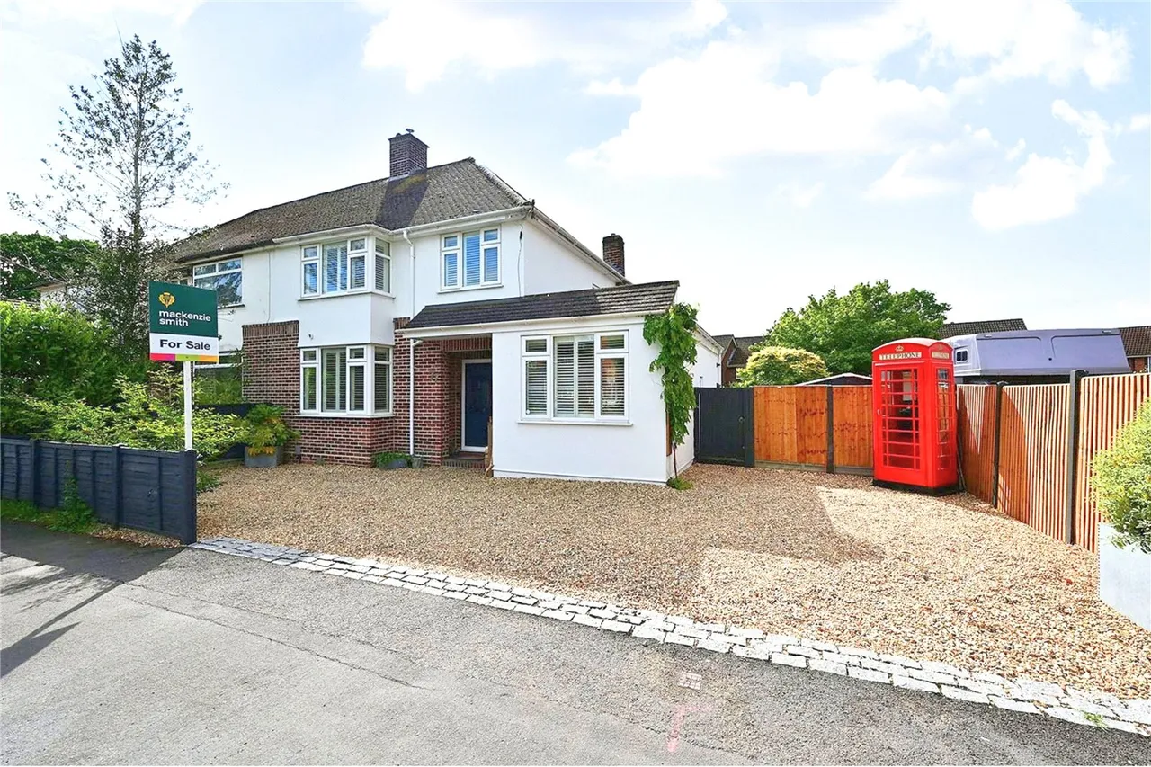 3 bed house for sale — Southwood Road, Farnborough, GU14 0JH