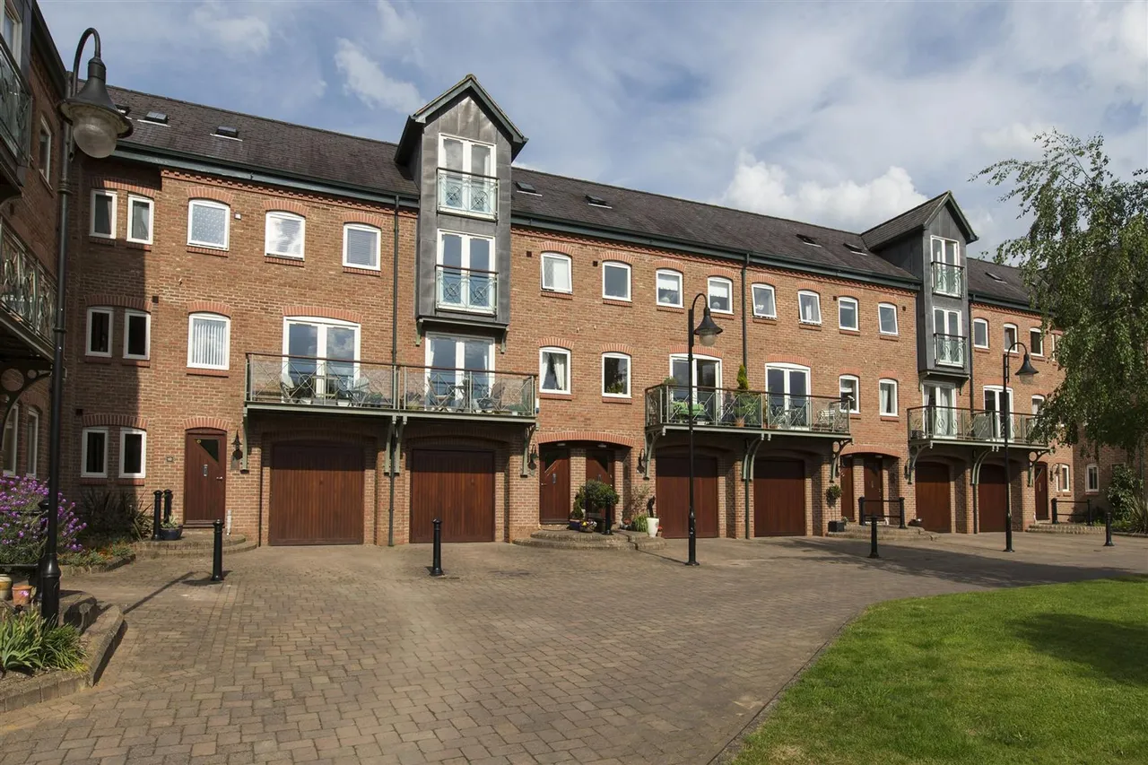 3 bed house for sale — Rock Mill Lane, Leamington Spa, CV32
