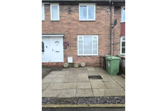 2 bed house for sale — Glastonbury Road, Morden