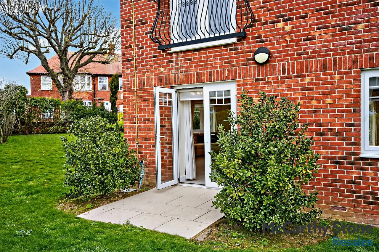 Raglan Road, Frinton-On-Sea, CO13, photo 19