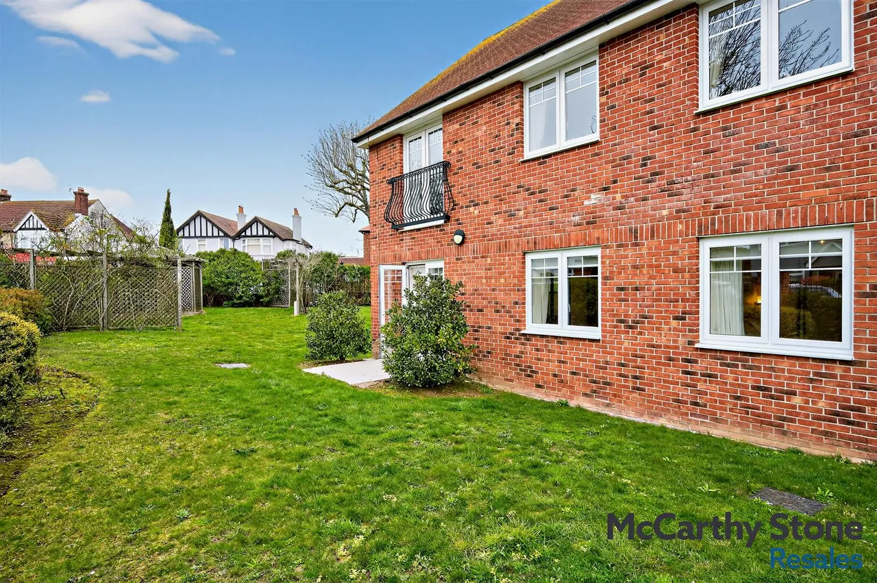 Raglan Road, Frinton-On-Sea, CO13, photo 18