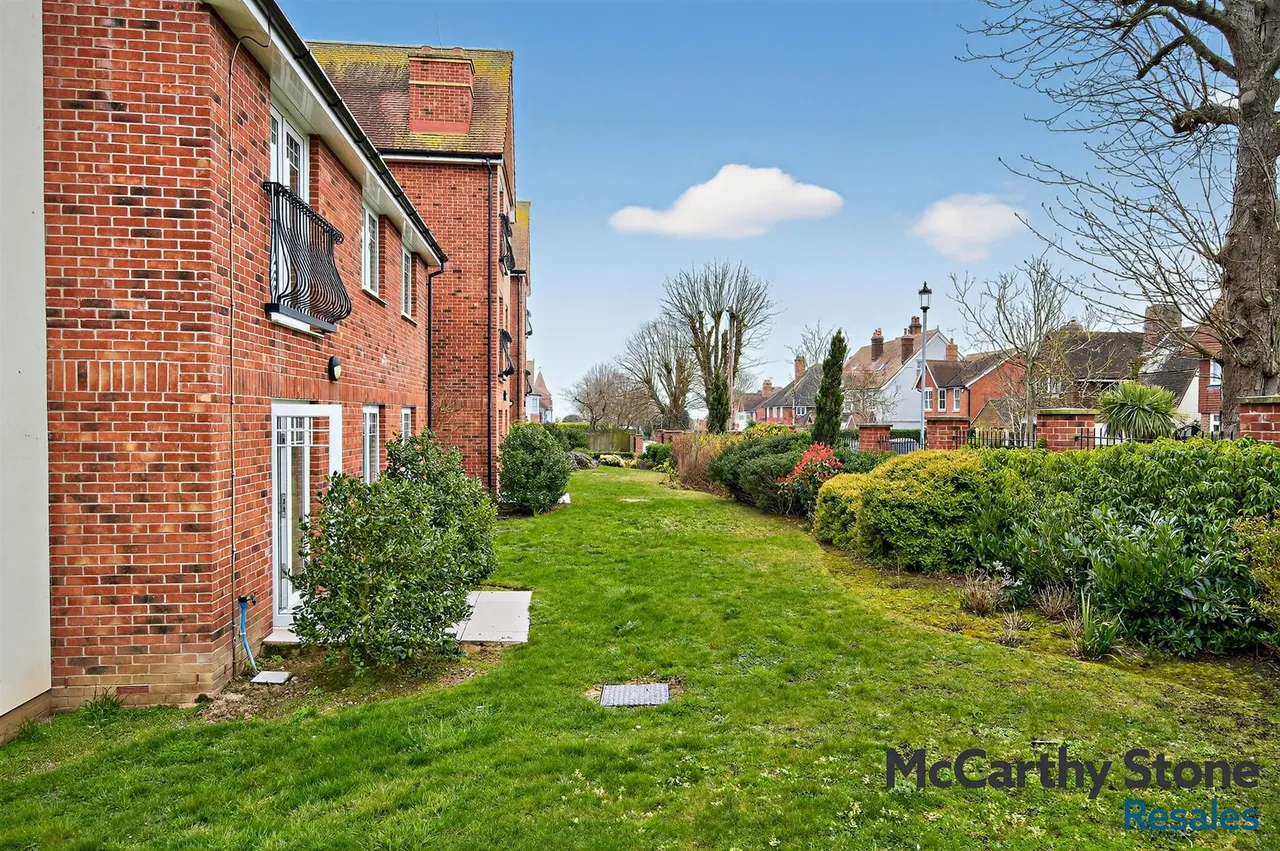 Raglan Road, Frinton-On-Sea, CO13, photo 21