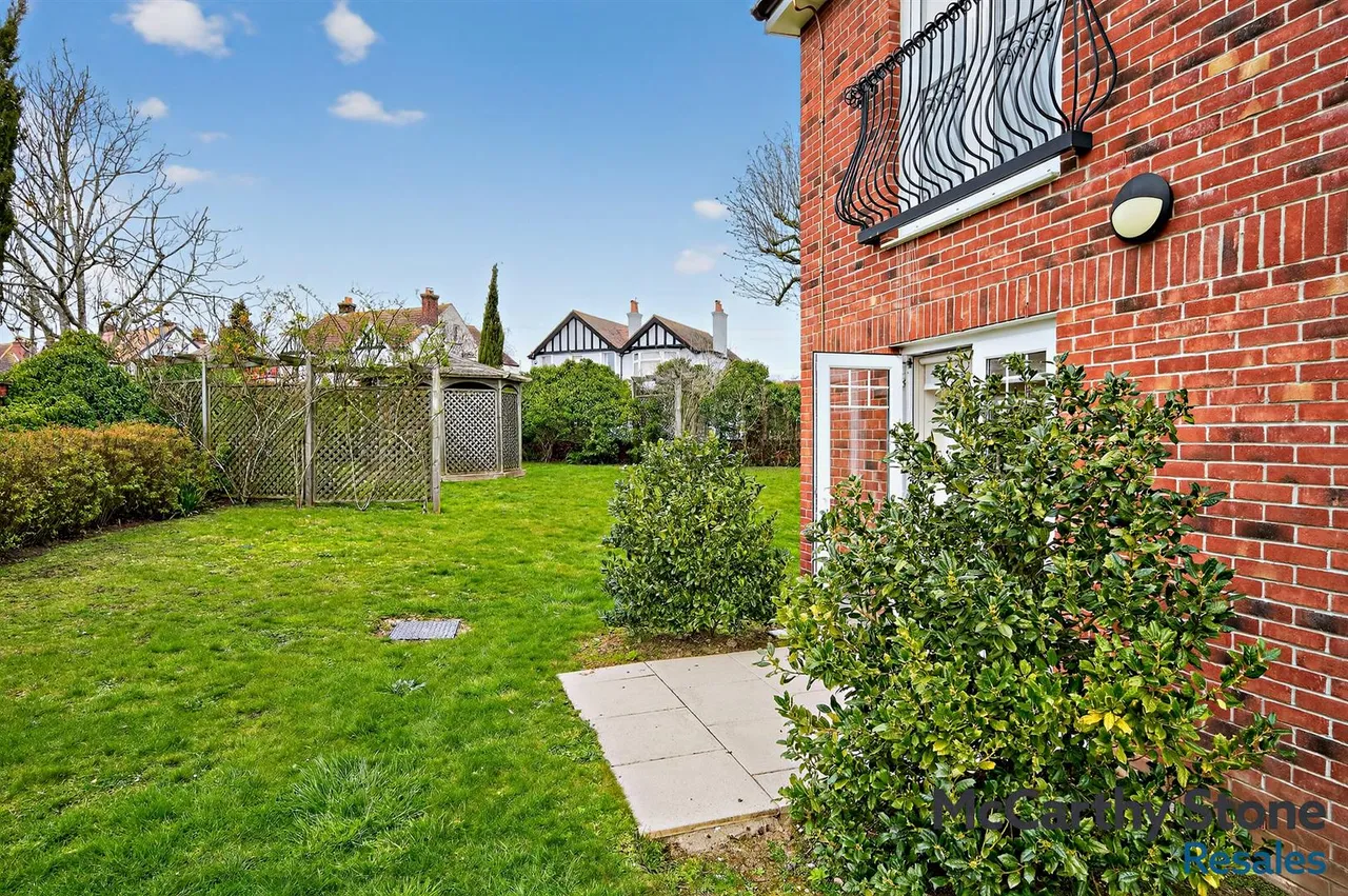 Raglan Road, Frinton-On-Sea, CO13, photo 23