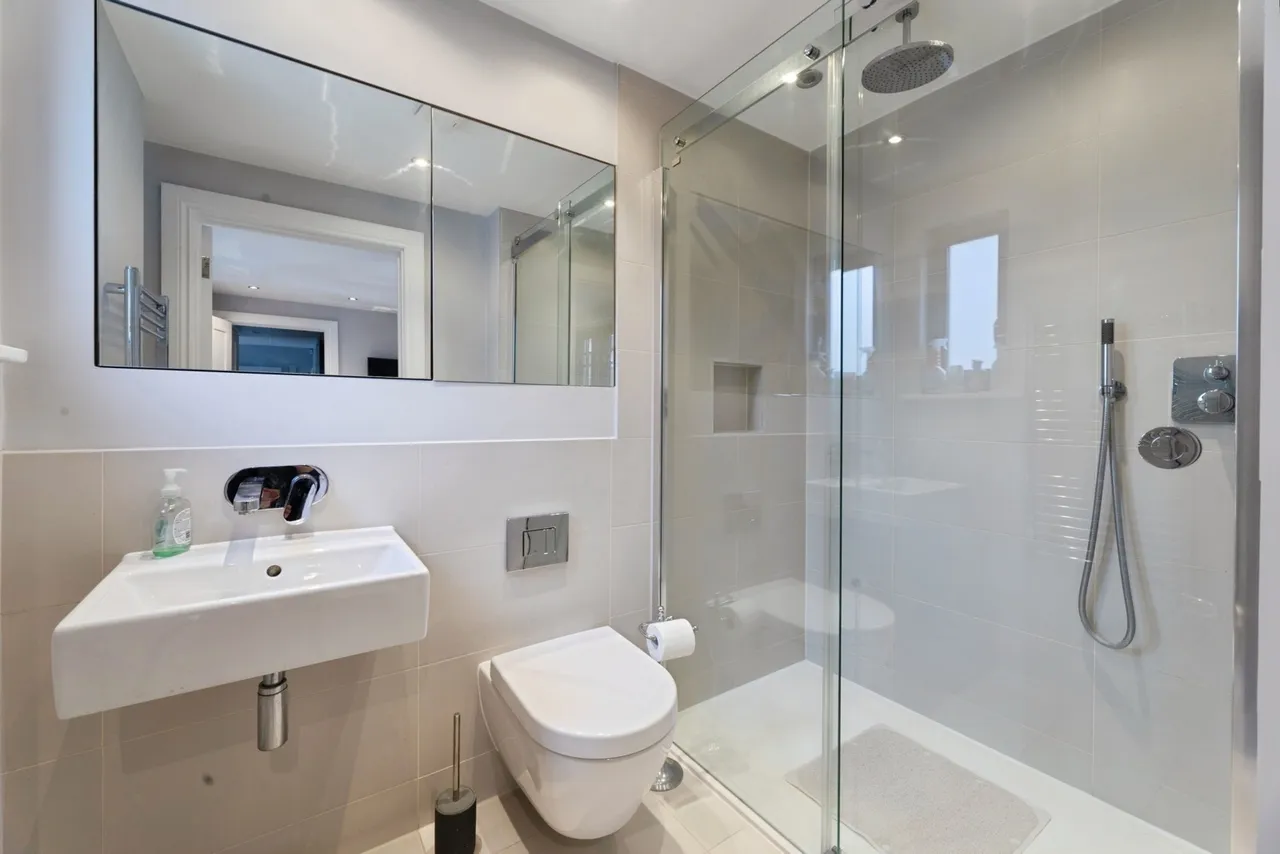 Lingmere Close, CHIGWELL, Essex, IG7, photo 8
