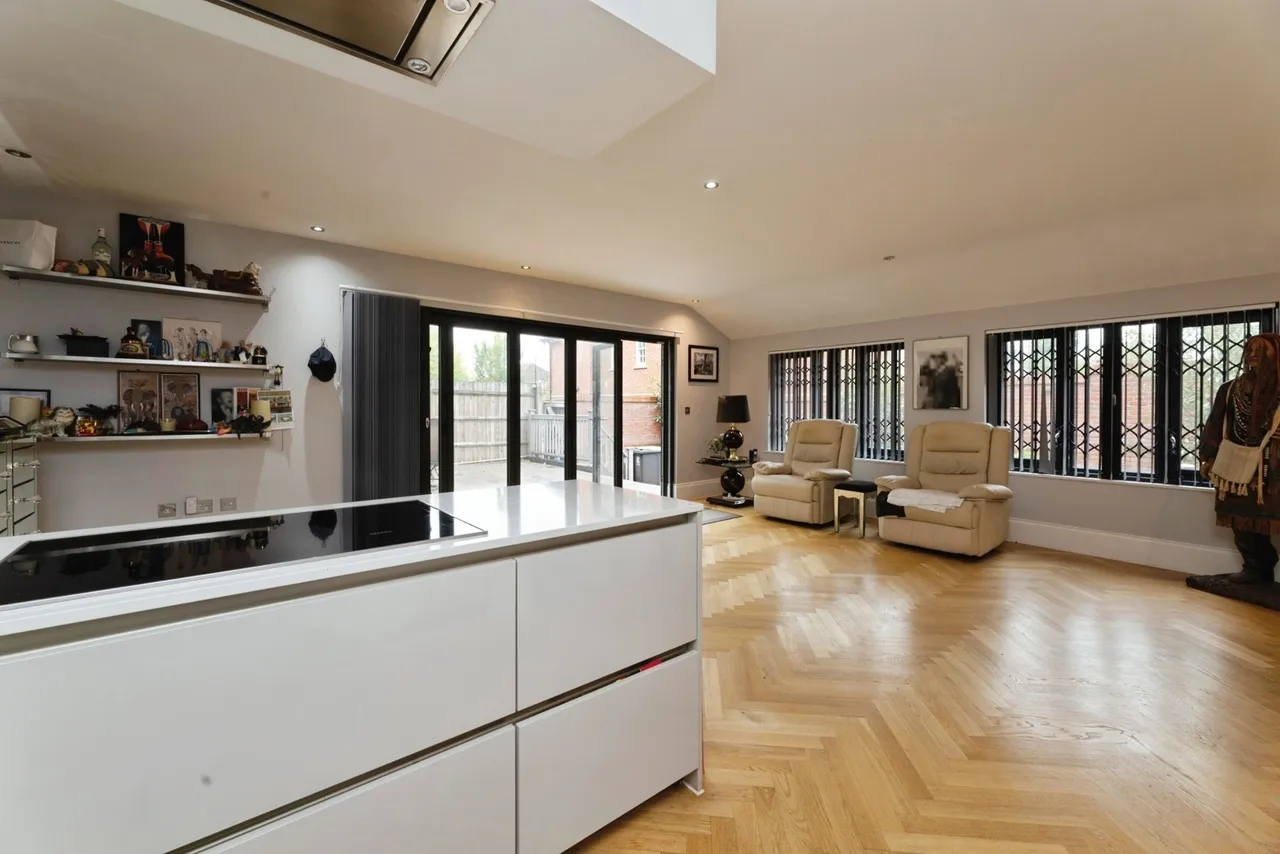 Lingmere Close, CHIGWELL, Essex, IG7, photo 2