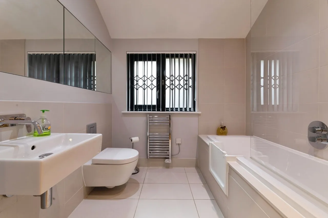 Lingmere Close, CHIGWELL, Essex, IG7, photo 9