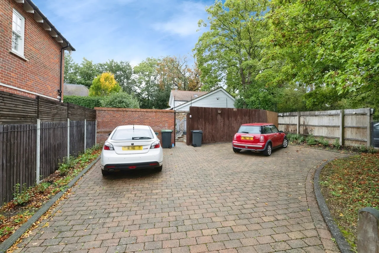 Lingmere Close, CHIGWELL, Essex, IG7, photo 13