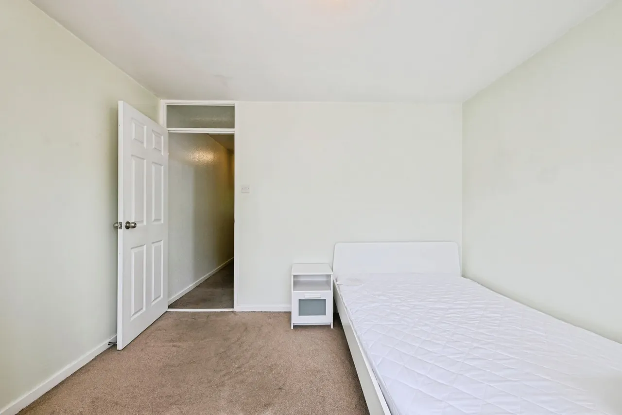 Lismore Close, Nottingham, Nottinghamshire, NG7, photo 13