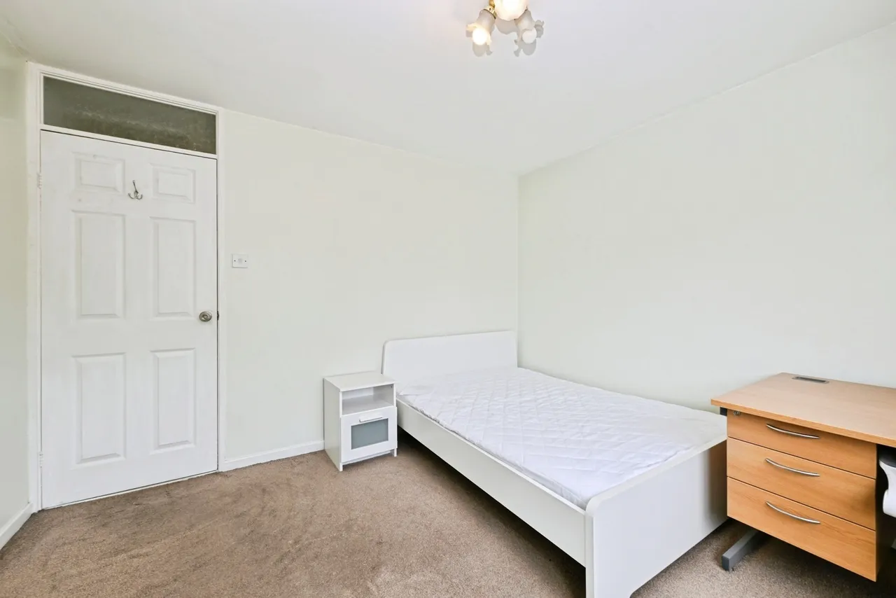 Lismore Close, Nottingham, Nottinghamshire, NG7, photo 14