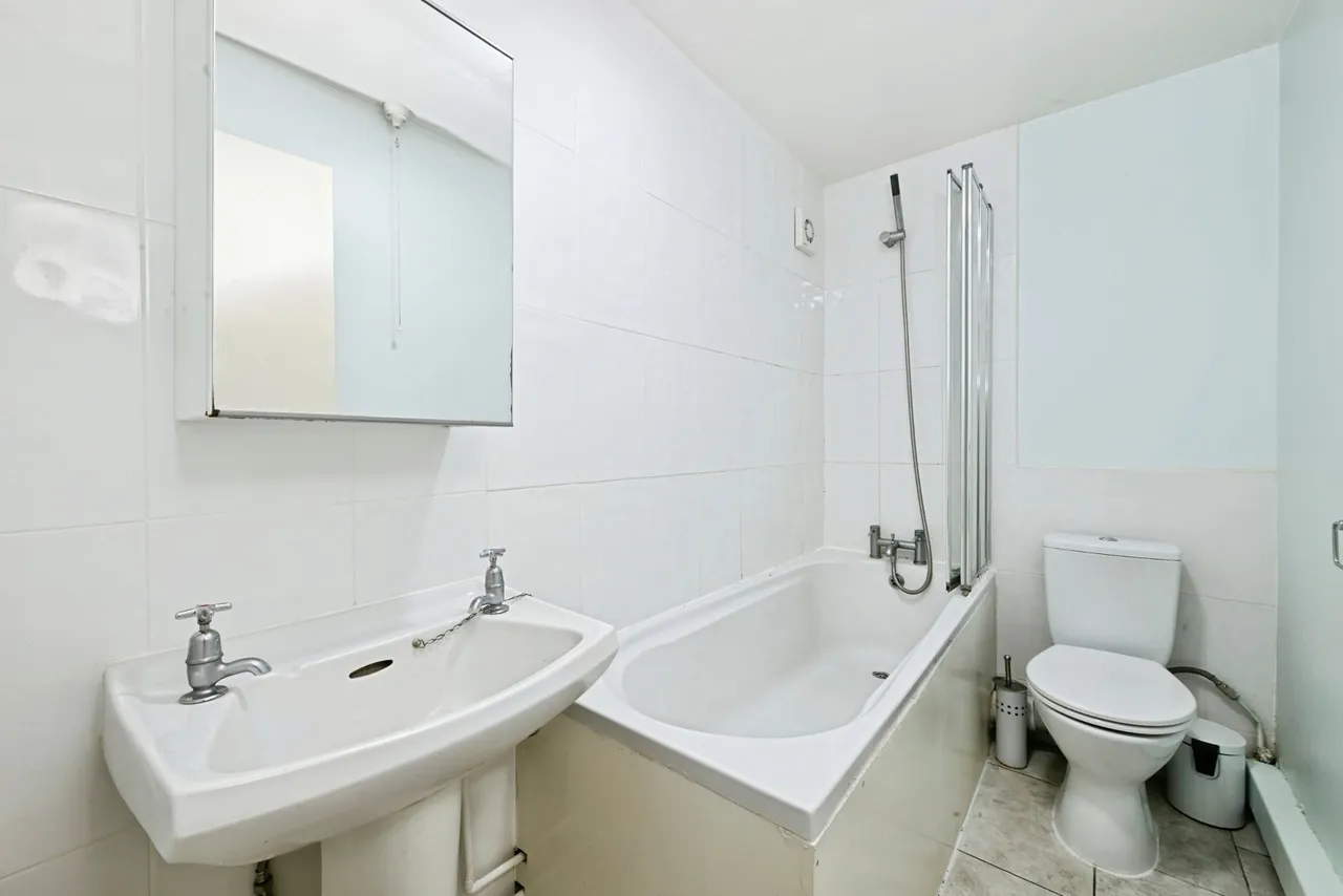 Lismore Close, Nottingham, Nottinghamshire, NG7, photo 16