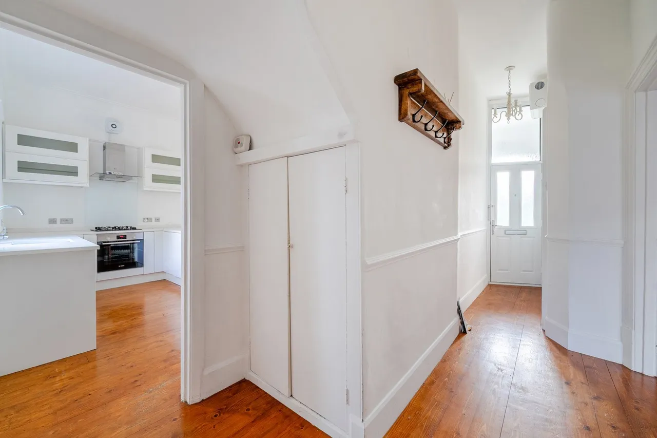 Elmers End Road, SE20, photo 2