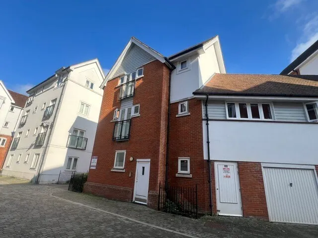 2 bed flat to rent, Back Lane, Canterbury, CT1