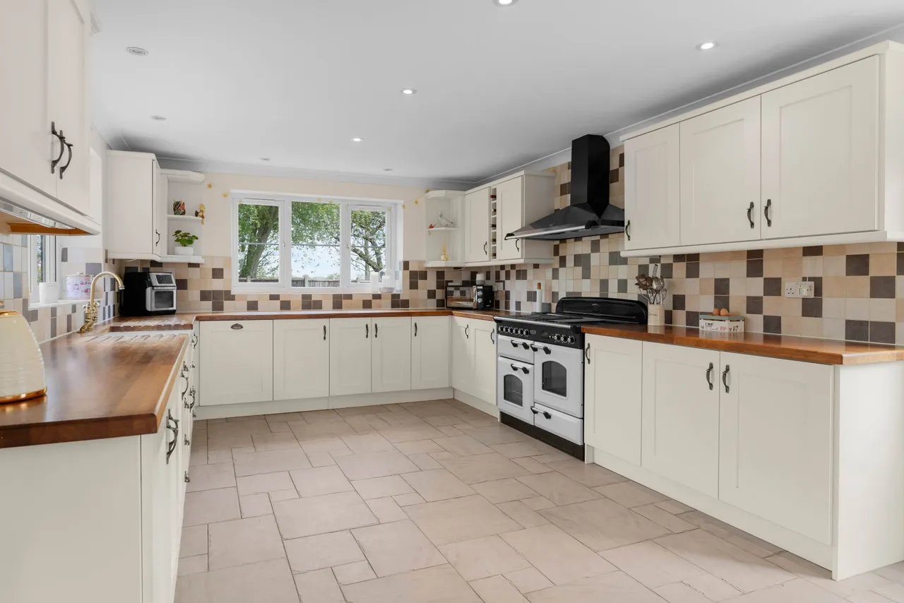 Toppesfield, Brook End, SG9, photo 12