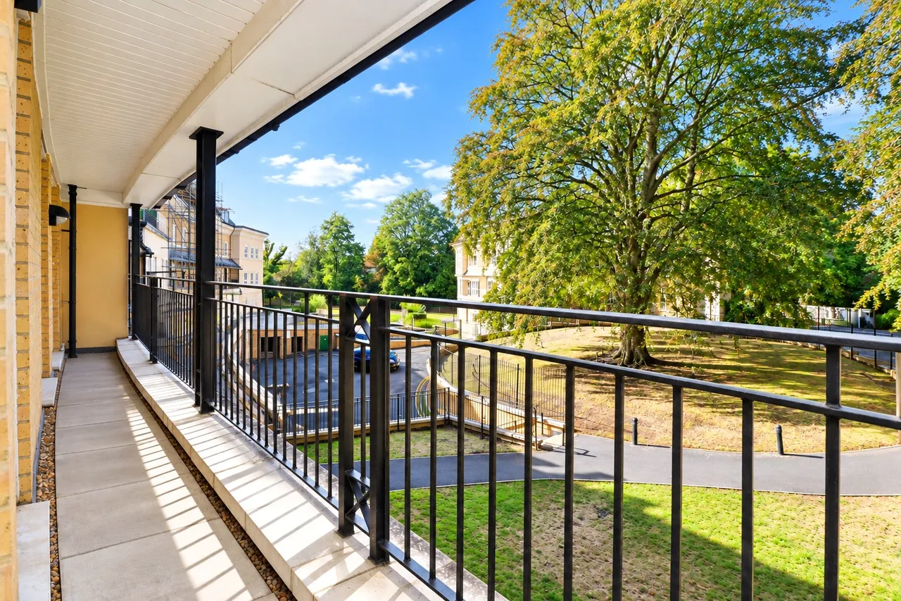 Heathside Crescent, Woking, GU22, photo 7