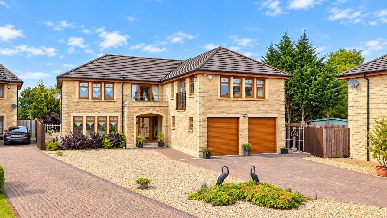 5 bed house for sale — Ravenshall, Cleland, Motherwell, ML1 5HT