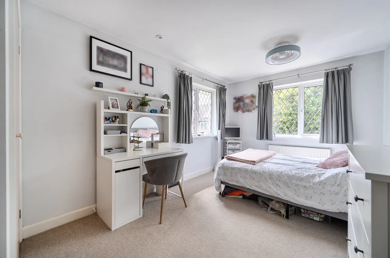 Long Barrow Close, South Wonston, SO21, photo 11