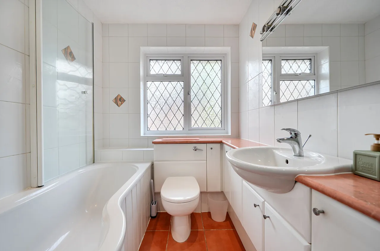 Long Barrow Close, South Wonston, SO21, photo 13