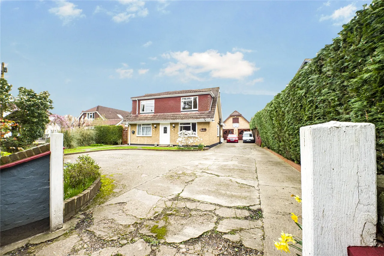 4 bed house for sale, Fenns Lane, West End, GU24