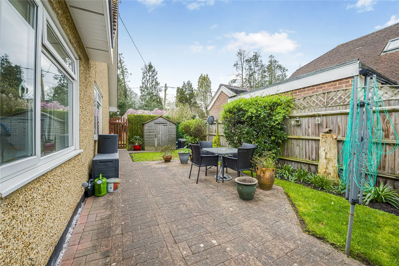 Fenns Lane, West End, GU24, photo 32