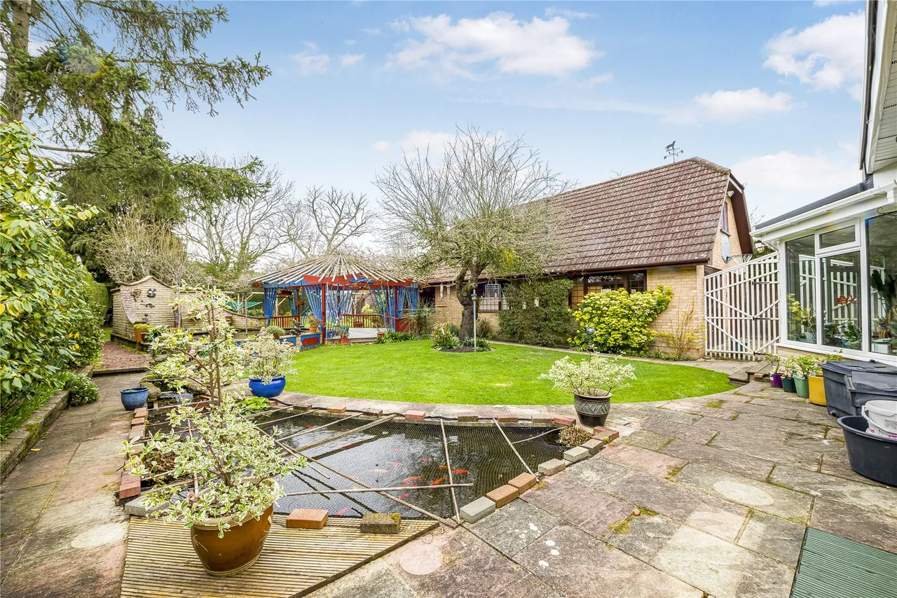 Fenns Lane, West End, GU24, photo 4