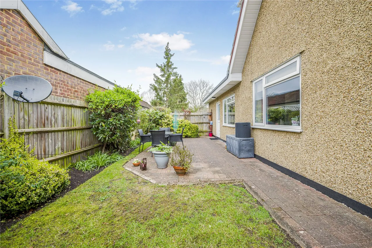 Fenns Lane, West End, GU24, photo 31