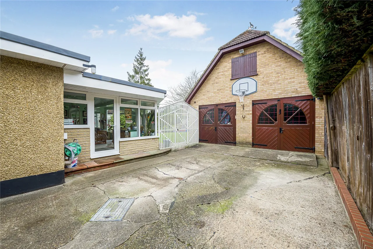 Fenns Lane, West End, GU24, photo 6