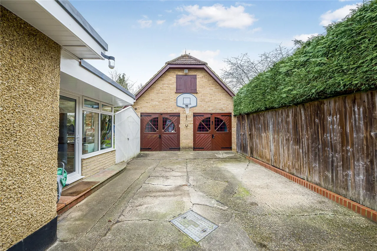 Fenns Lane, West End, GU24, photo 5