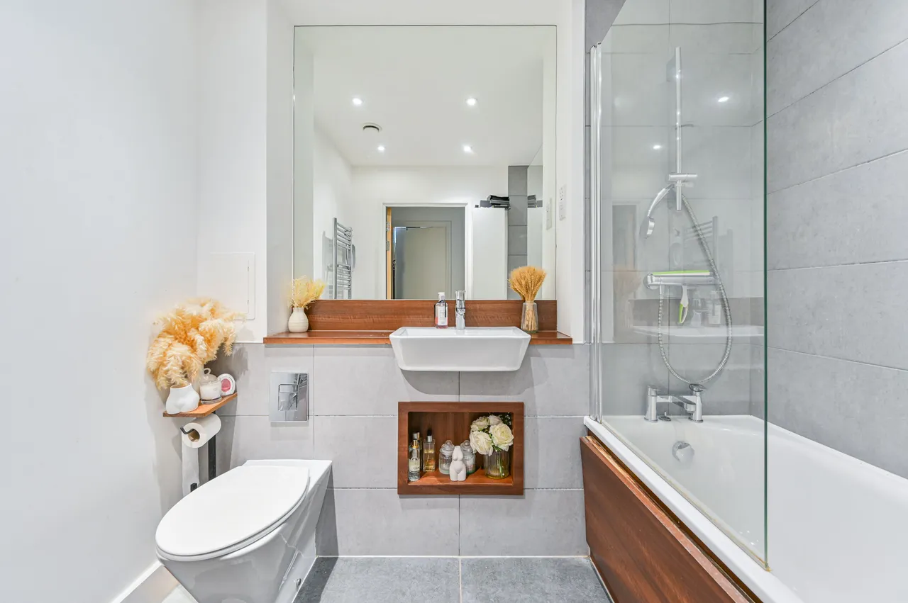 6 Ferdinand Court, Adenmore Road, London, photo 5