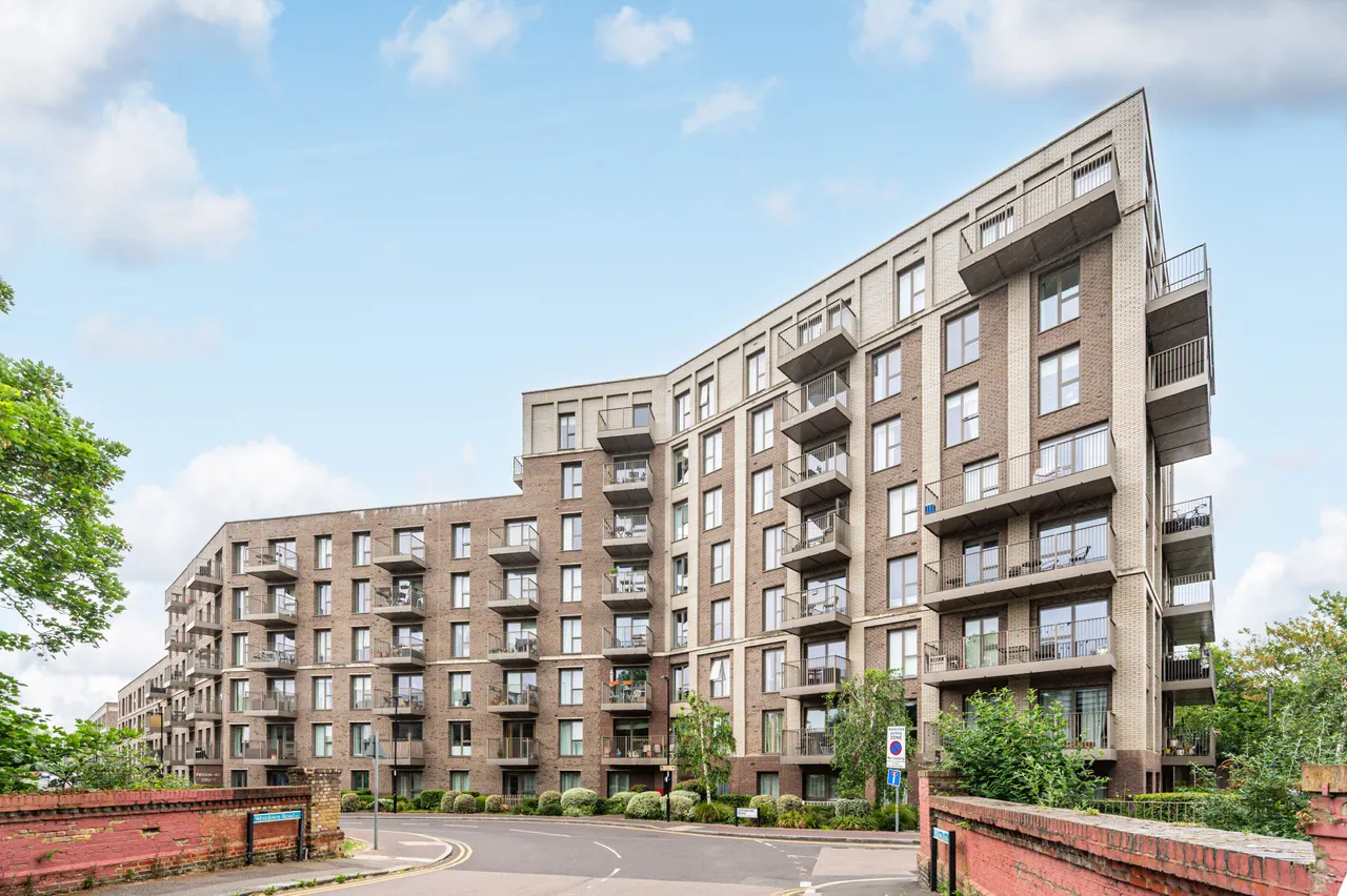 2 bed flat for sale — 6 Ferdinand Court, Adenmore Road, London