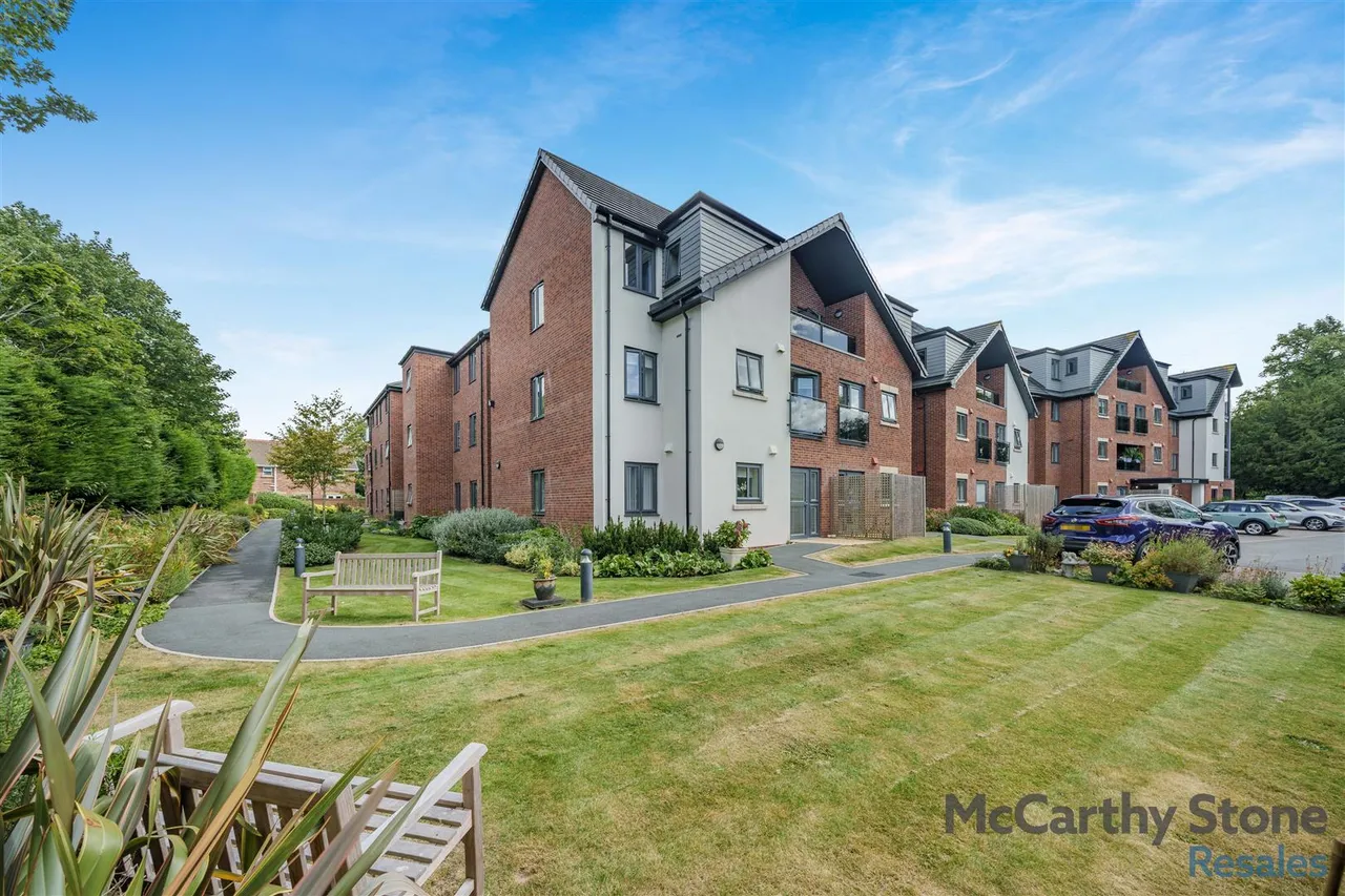 Burlington Gardens, Leyland, PR25, photo 22