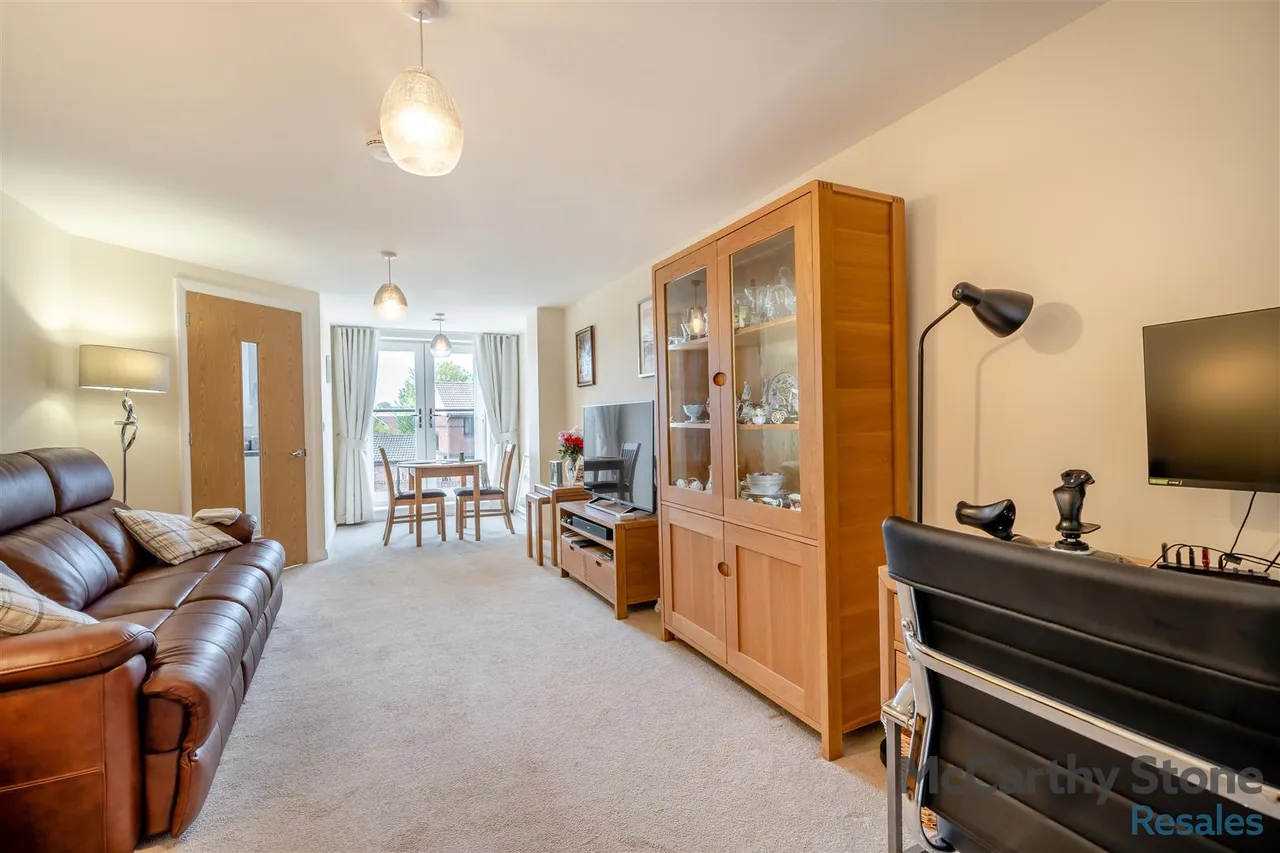 Burlington Gardens, Leyland, PR25, photo 4