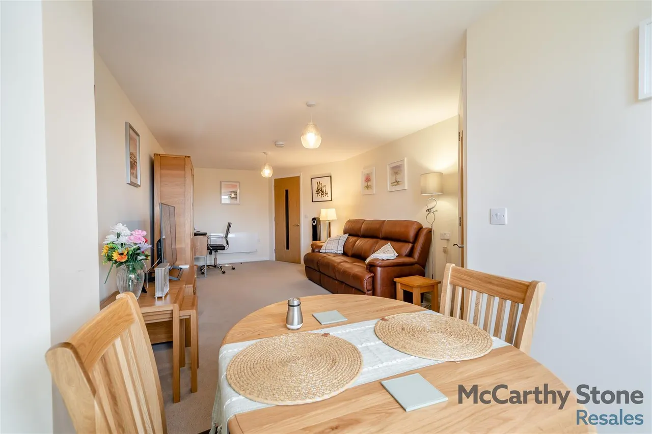 Burlington Gardens, Leyland, PR25, photo 5