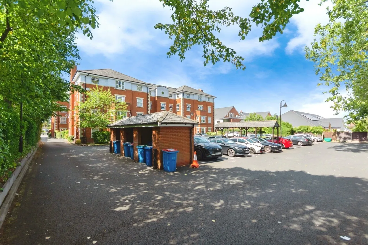 Warwick Road, Solihull, B92, photo 16