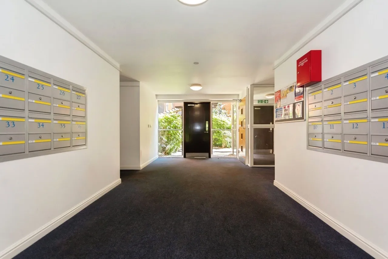 Warwick Road, Solihull, B92, photo 2