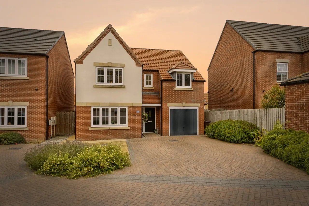4 bed house for sale — Stanley Hall Drive, Wakefield, West Yorkshire, WF1