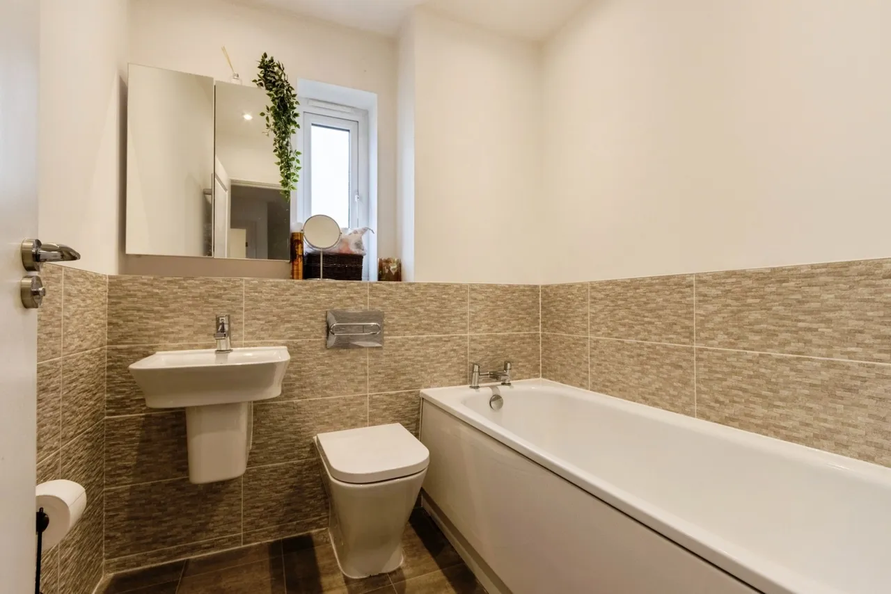 Stanley Hall Drive, Wakefield, West Yorkshire, WF1, photo 16