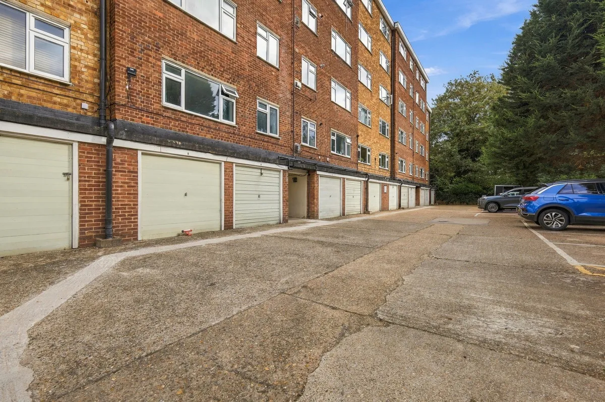 Durham Avenue, Woodford Green, IG8, photo 10