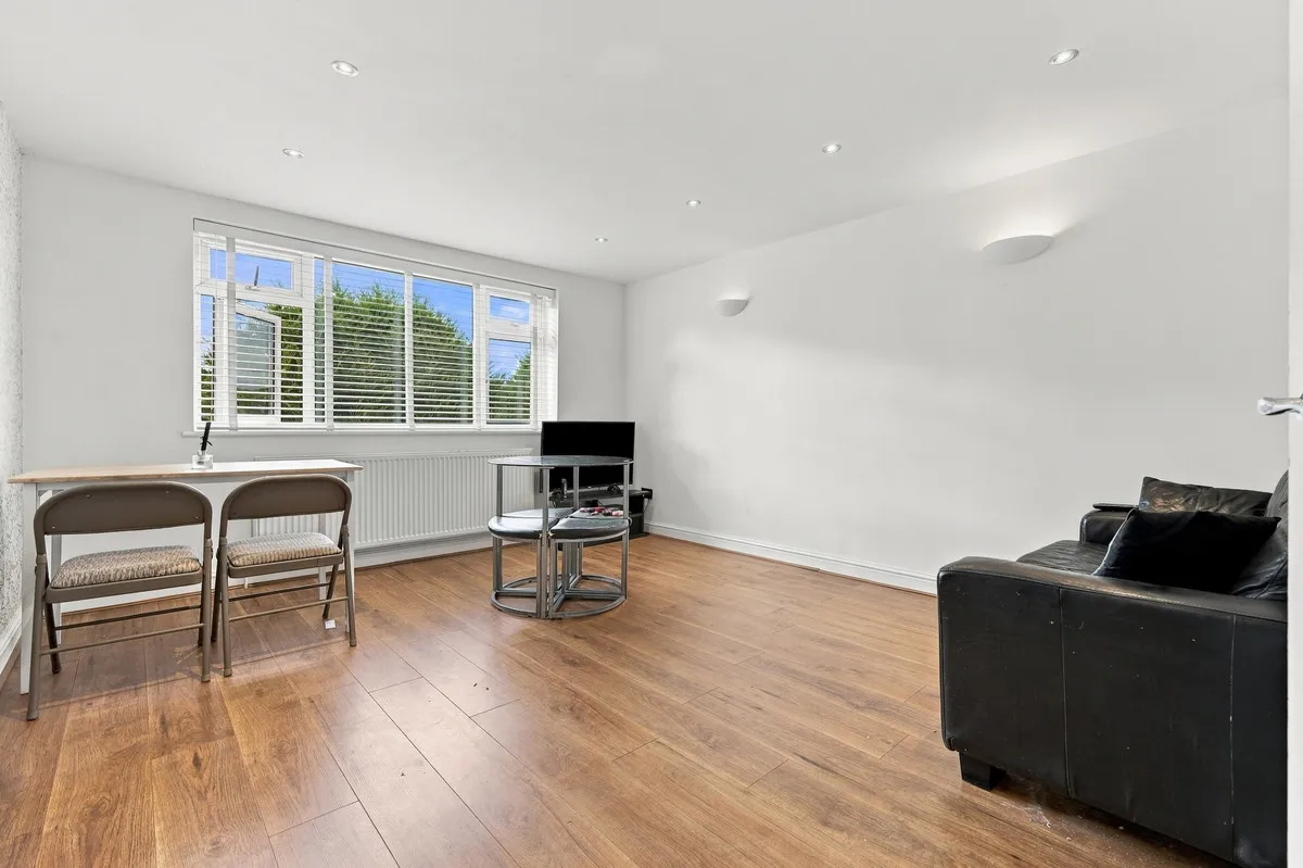 Durham Avenue, Woodford Green, IG8, photo 5