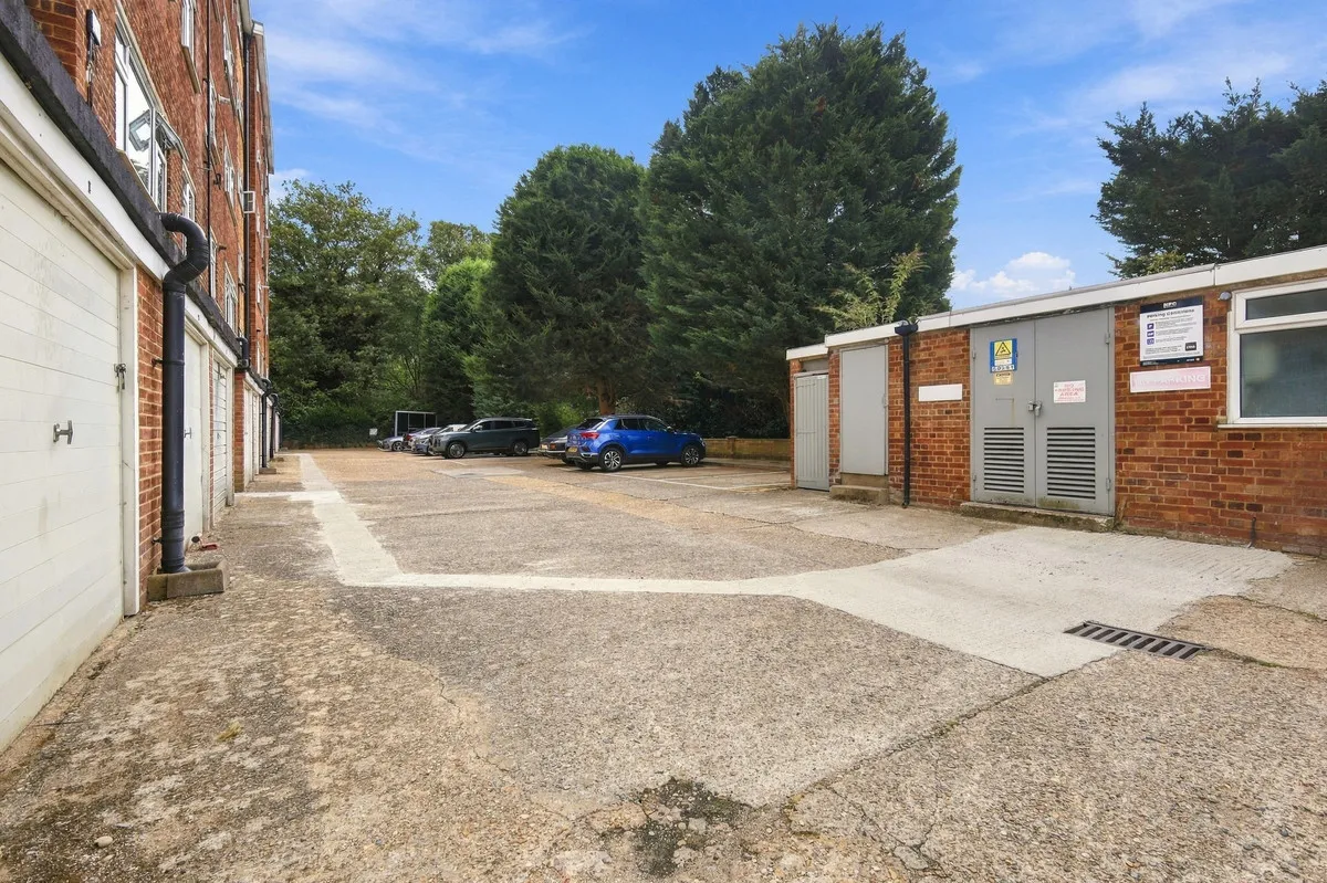Durham Avenue, Woodford Green, IG8, photo 11