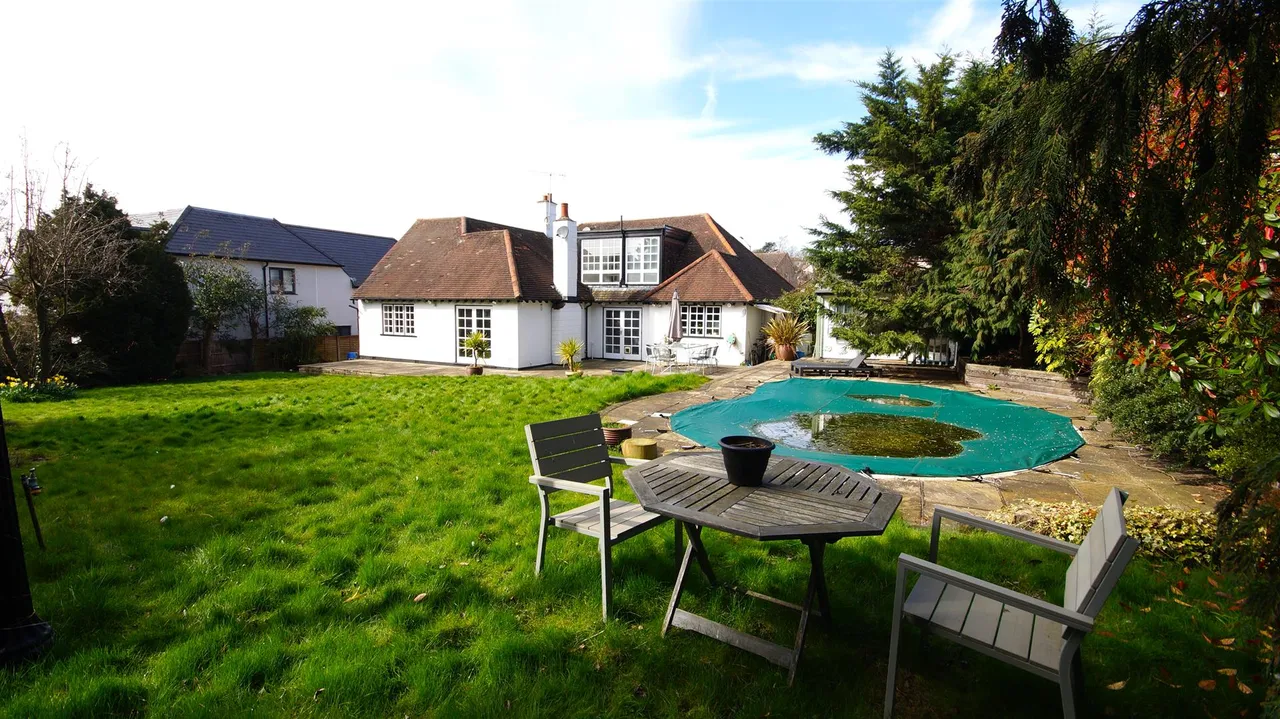 4 bed house for sale — Church Hill, Loughton