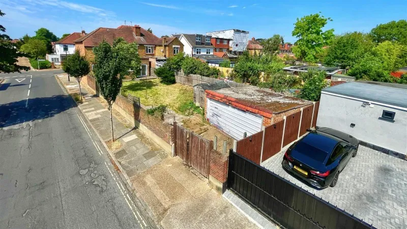 Wood Lane, Isleworth, photo 33