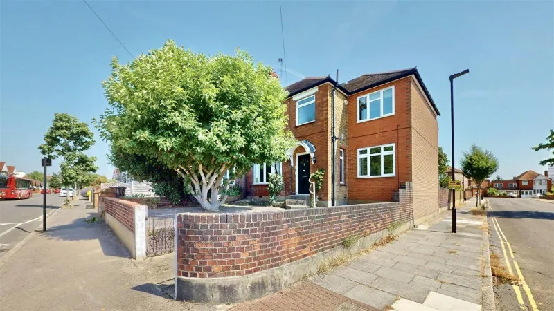 5 bed house for sale — Wood Lane, Isleworth