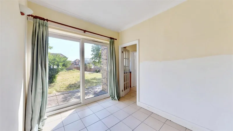 Wood Lane, Isleworth, photo 21